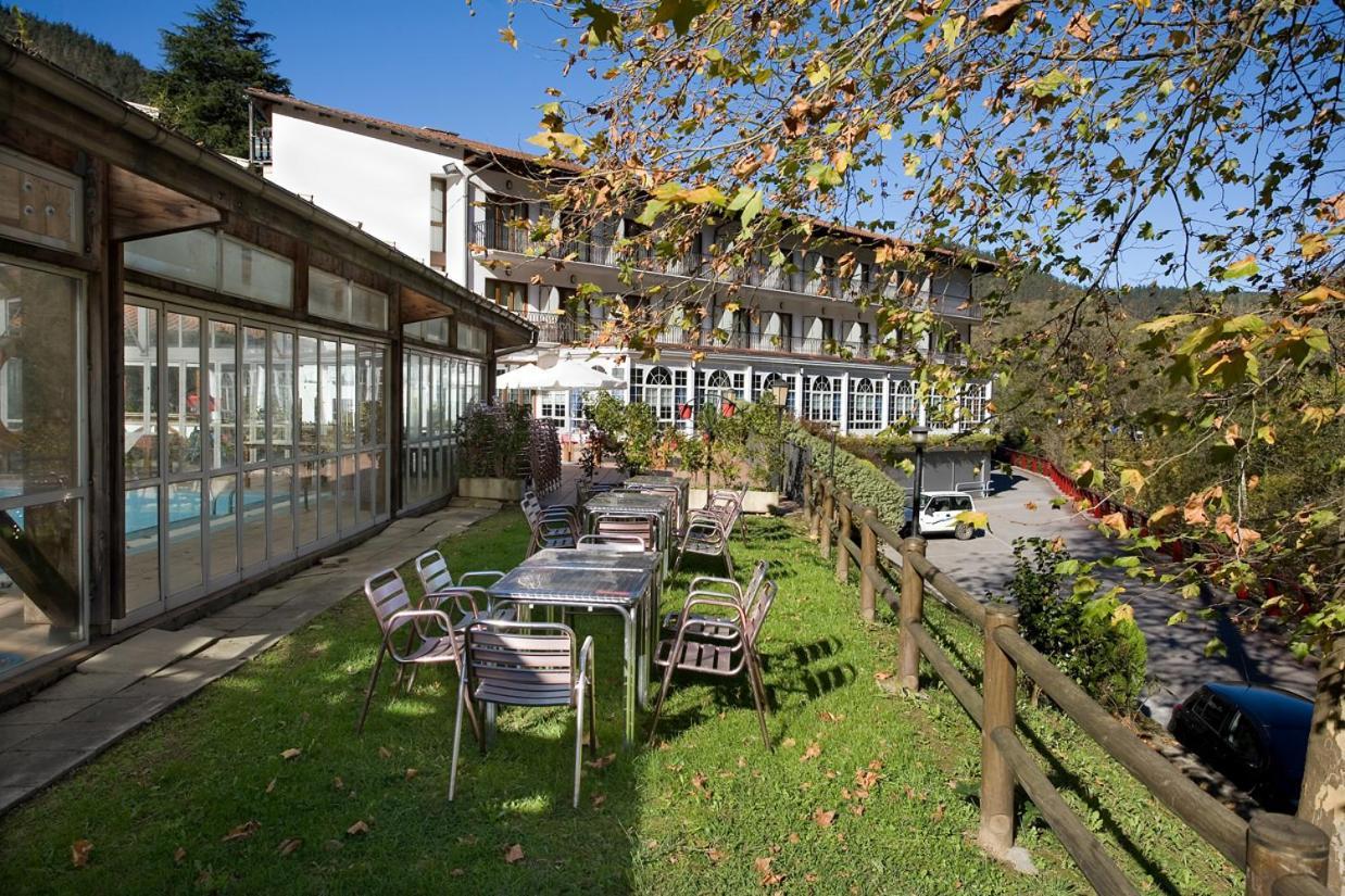 Hotel Venta De Etxalar Exterior photo