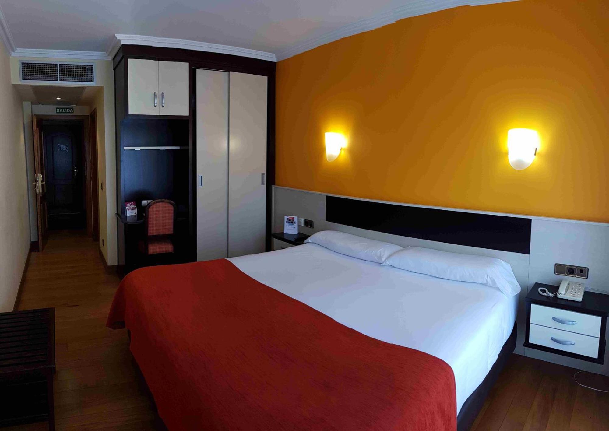 Hotel Venta De Etxalar Exterior photo