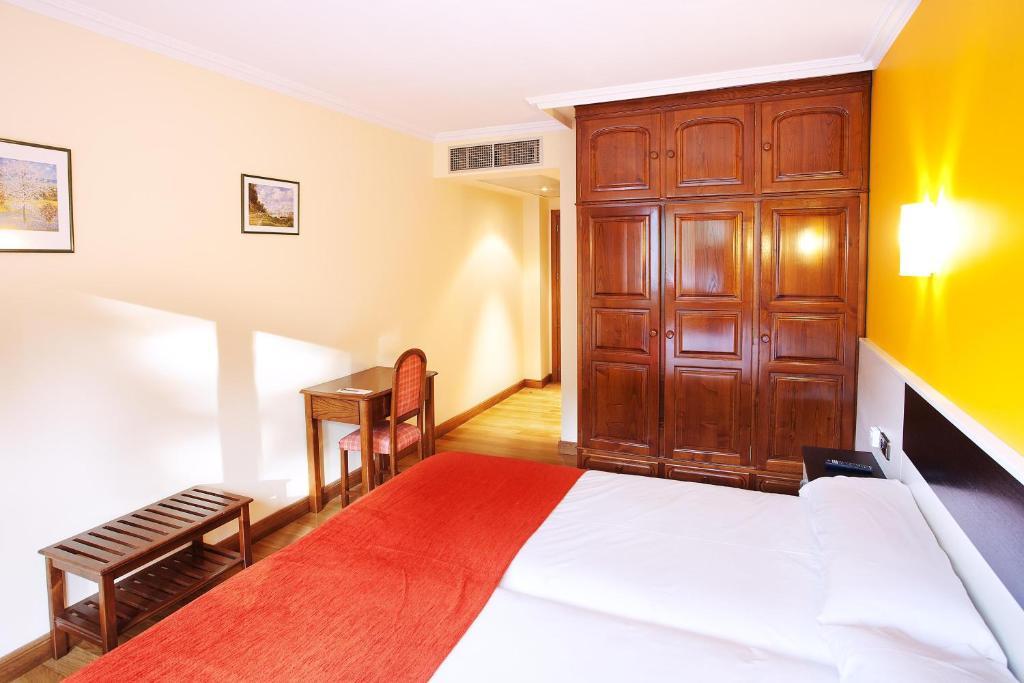 Hotel Venta De Etxalar Exterior photo
