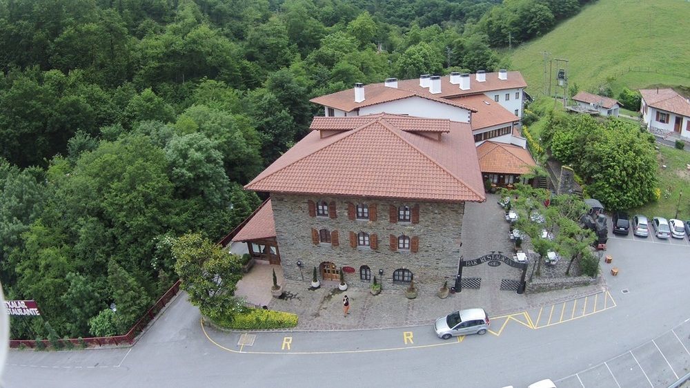 Hotel Venta De Etxalar Exterior photo