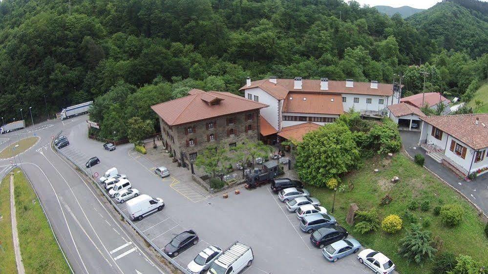 Hotel Venta De Etxalar Exterior photo