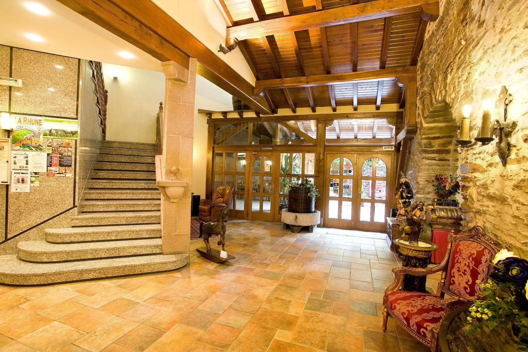 Hotel Venta De Etxalar Exterior photo